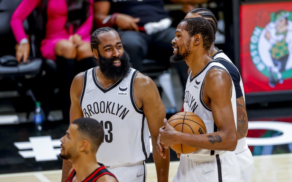 Кевин Дюрант вкара 31 точки, в това число и забивка