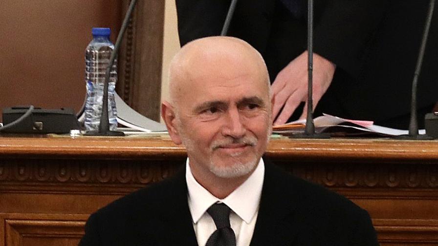 Министър на транспорта и съобщенията - Николай Събев (ПП)