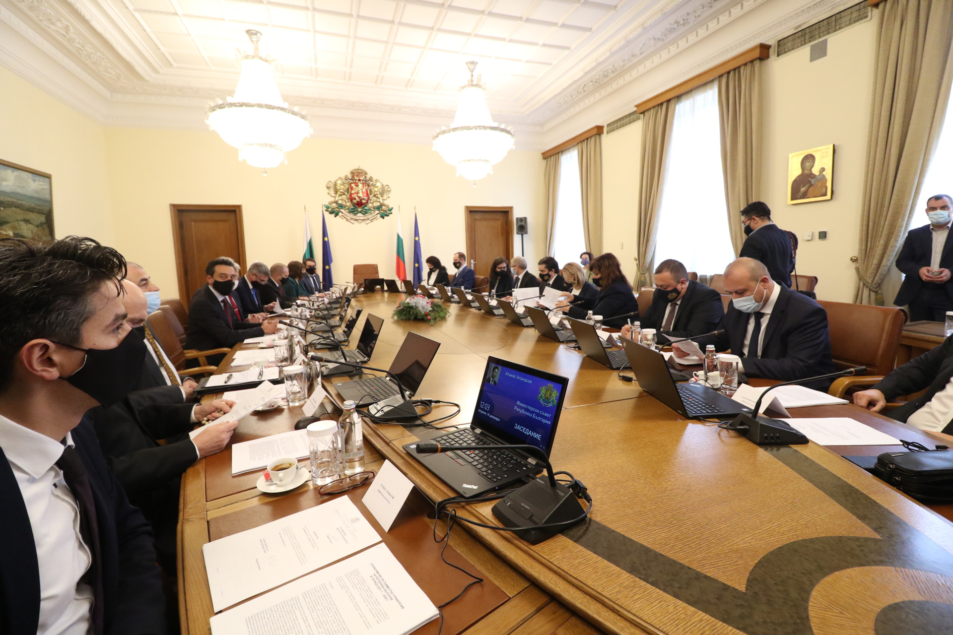 <p>Първо заседание на новото редовно правителство с премиер Кирил Петков</p>