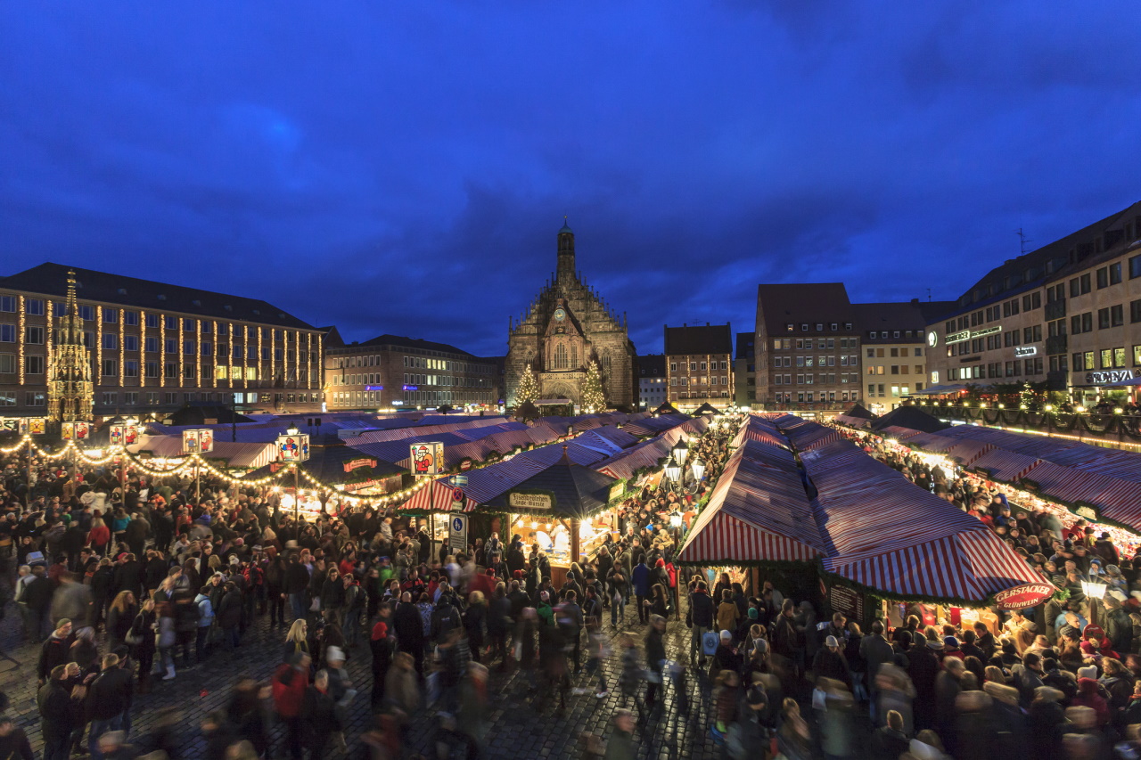 <p><strong>Коледен базар на няколко века</strong></p>

<p>Ако посетите коледния базар в Нюрнберг, Германия, ще станете част от традиция, която е на стотици години. Този коледен базар съществува поне от 1628 г.</p>