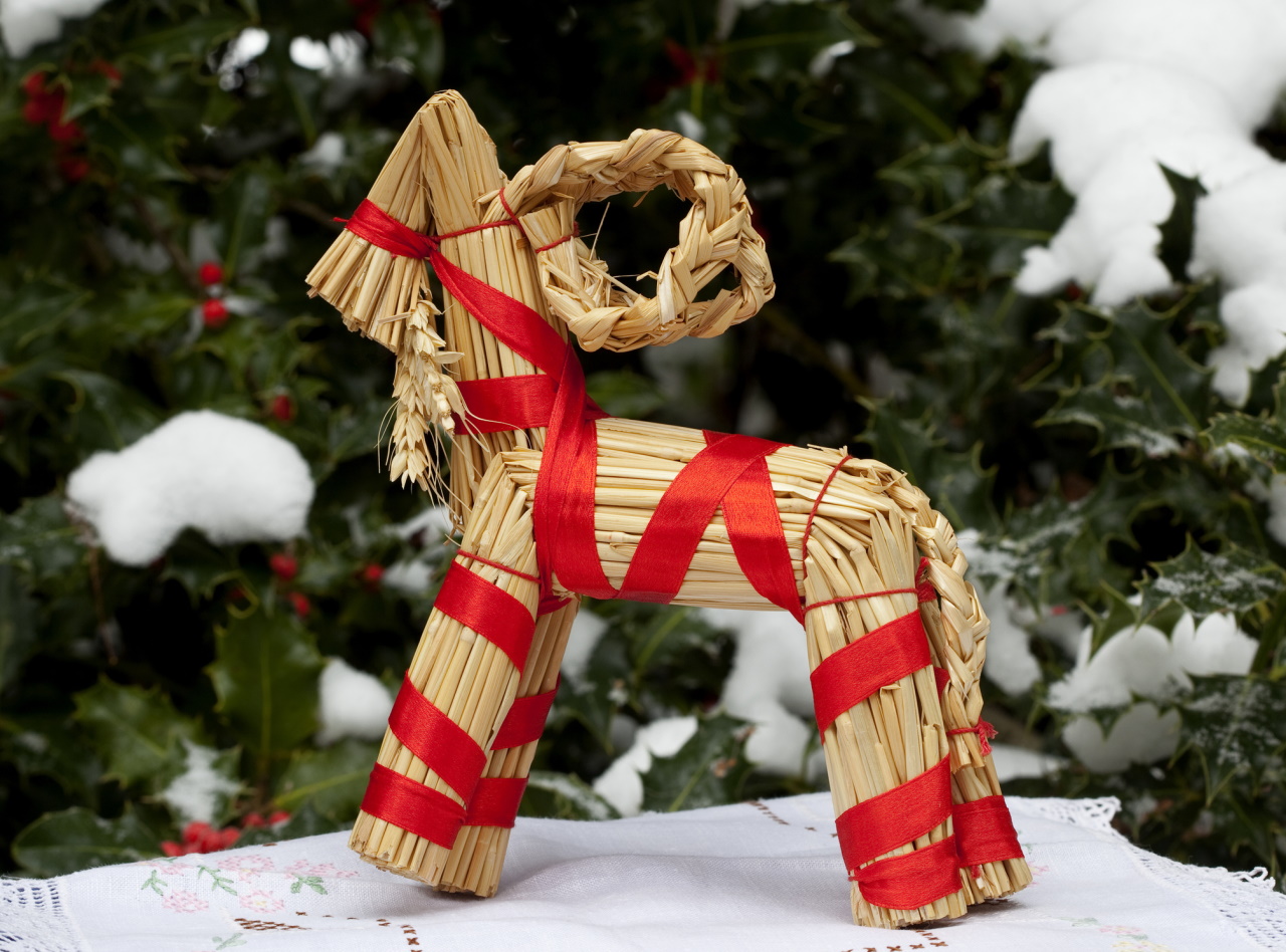 <p><strong>Козел от слама</strong></p>

<p>В скандинавските страни Рождественският козел присъства в коледния декор на много домове. В скандинавската митология два козела теглят летящата колесница на Тор, както елените теглят шейната на Дядо Коледа.</p>