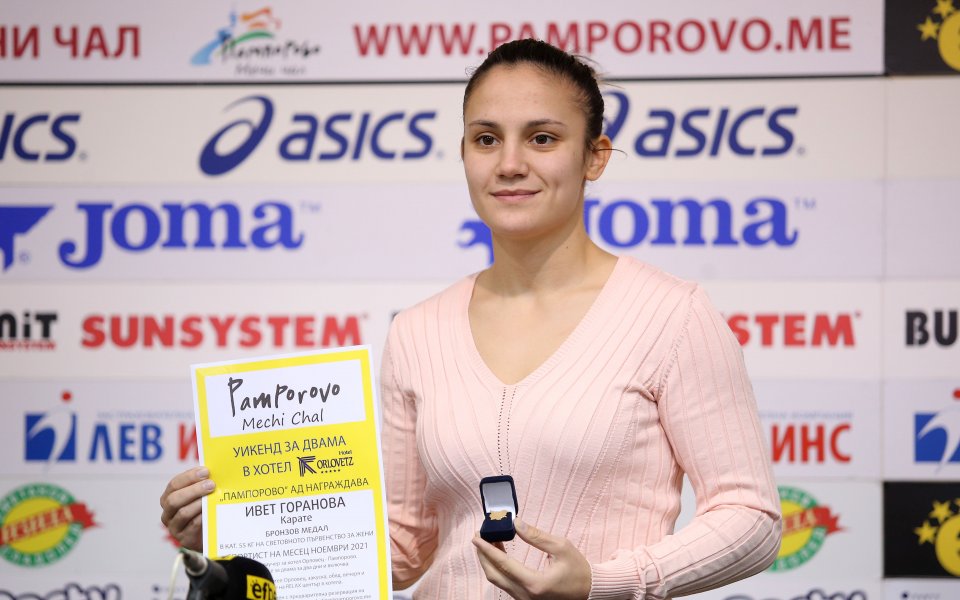 Олимпийската шампионка от Токио 2020 Ивет Горанова от клуб Петромакс
