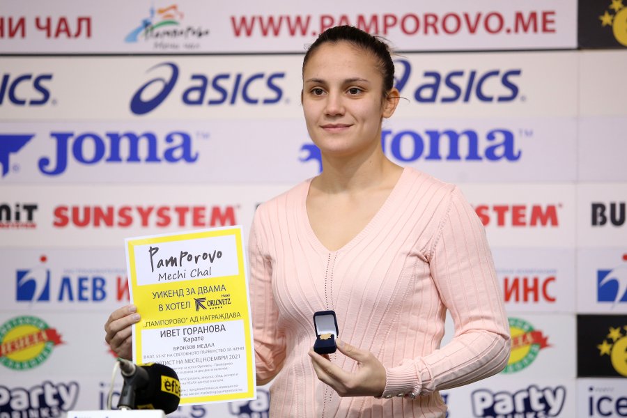 Награждаване на Ивет Горанова и Ангел Ленков за спортист и1