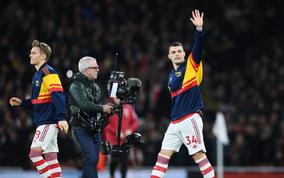 Арсенал и Уест Хем играят при резултат 0:0. Мачът между