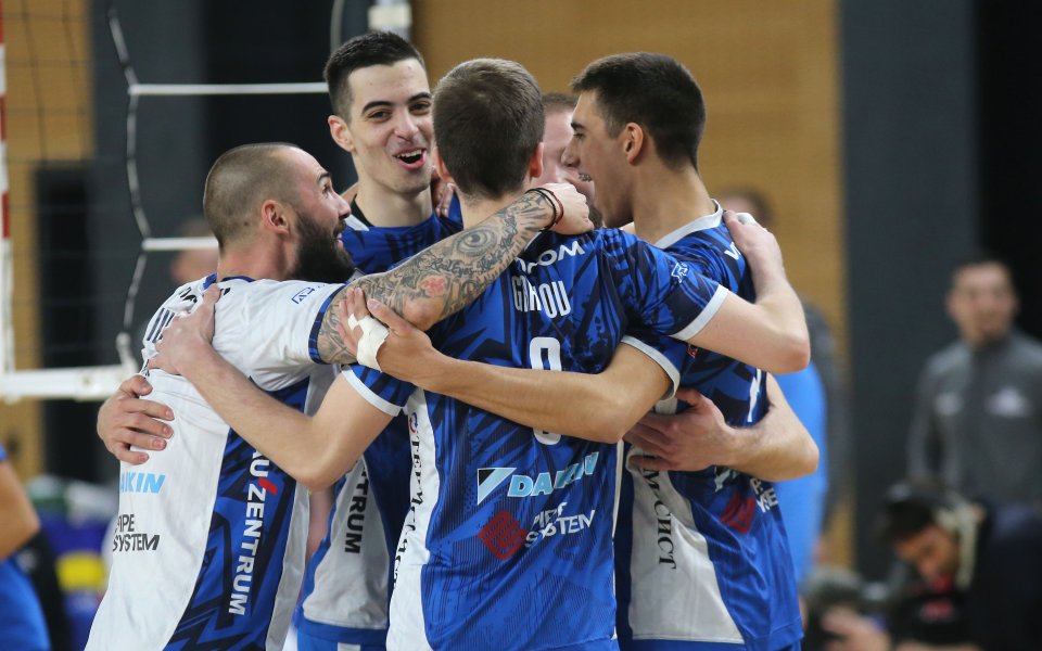 Волейболният отбор на Левски София спечели с 3:2 (22:25, 26:24,