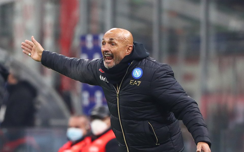 Лучано Спалети трябваше да наблюдава от дома си дербито между