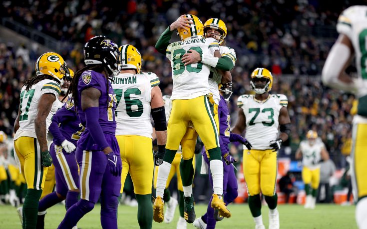 Роджърс изравни Фавър и прати Пакърс в плейофите на НФЛ