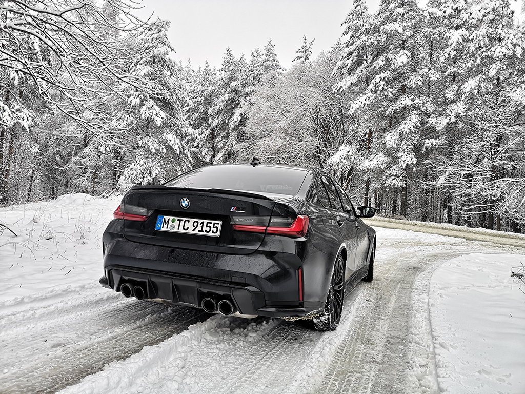 Възможно е най-заклетите фенове на BMW да не го признаят, но единственият недостатък на перфектния M3 Competition вече е неутрализиран с въвеждането на xDrive.