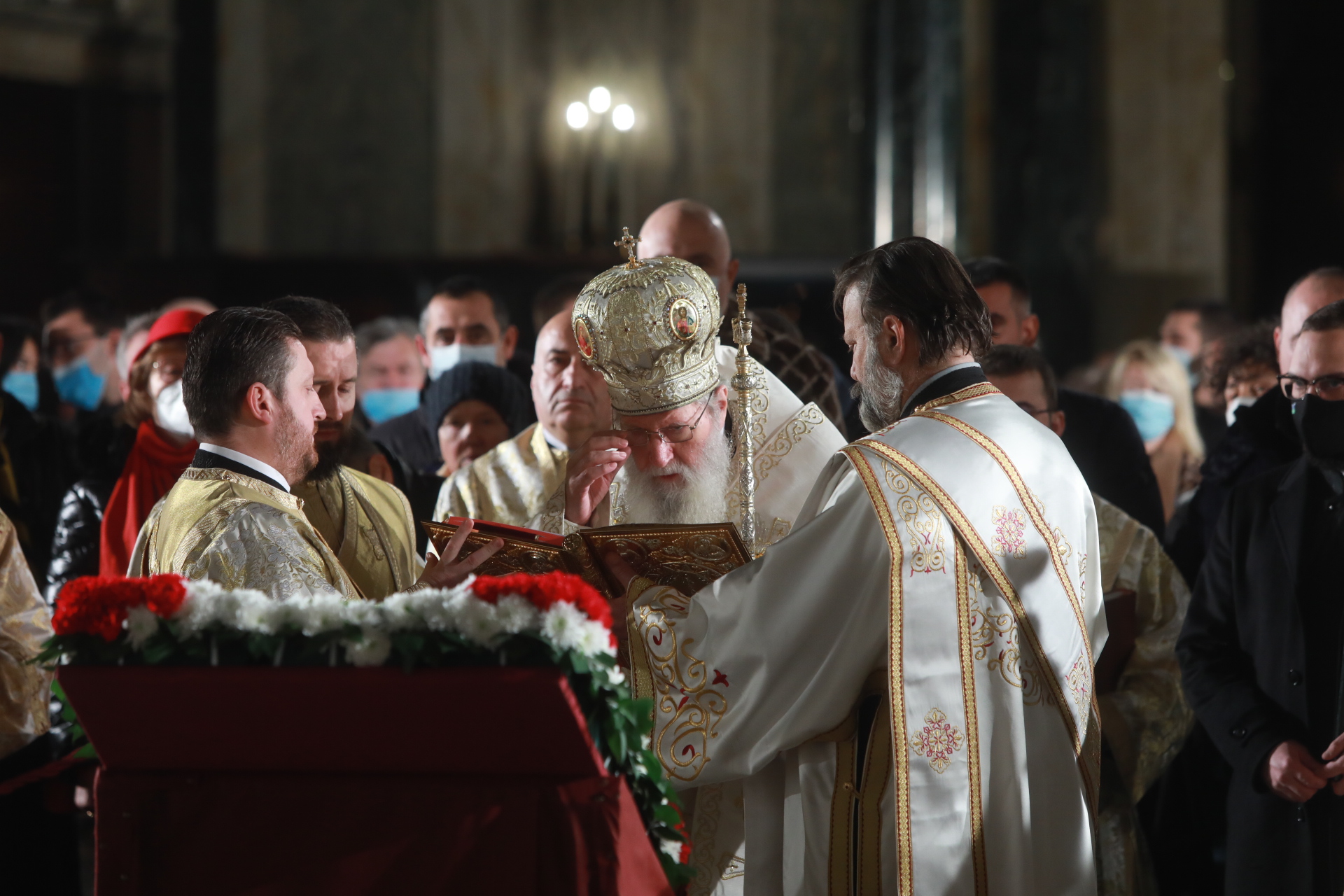 <p>В &quot;Св. Александър Невски&quot; бе отслужена празничната литургия за Бъдни вечер</p>