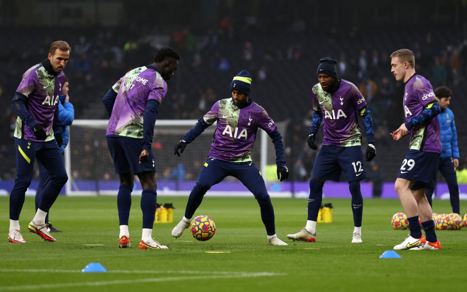 Отборите на Тотнъм и Кристъл Палас играят при резултат 0:0