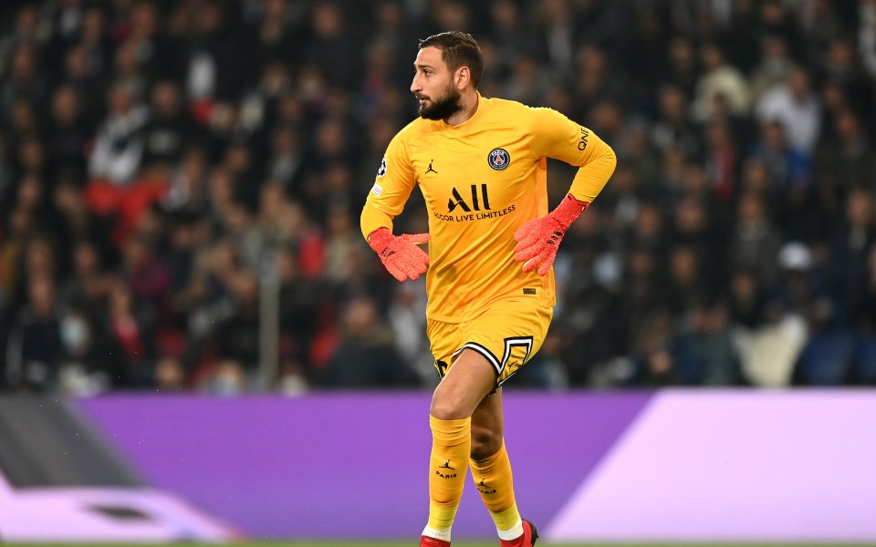 Вратарят на Пари Сен Жермен Джанлуиджи Донарума също даде положителен