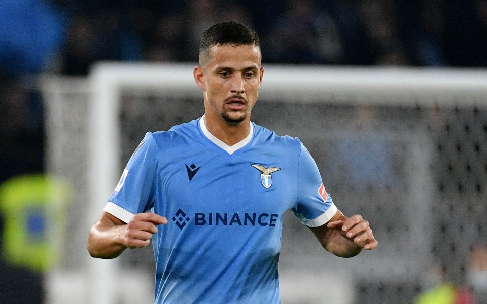 Защитникът на Лацио Луис Фелипе може да продължи кариерата си