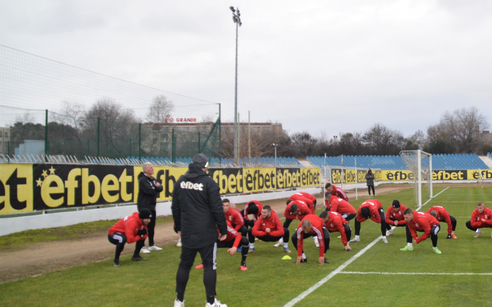 Отборът на ЦСКА 1948 пристигна на първия си тренировъчен лагер