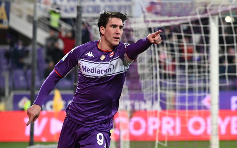 Отборът на Арсенал води в битката за звездата на Фиорентина