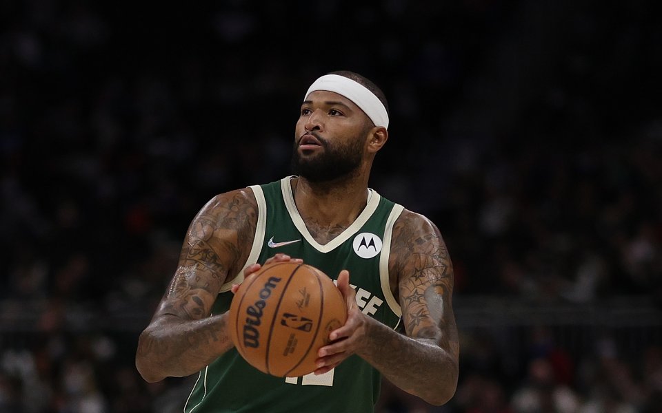 Центърът ДеМаркъс Казънс ще подпише 10-дневен договор с отбора на