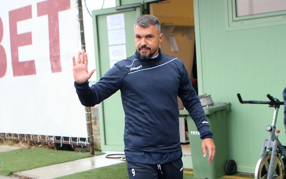 Божинов стресна с кървава снимка