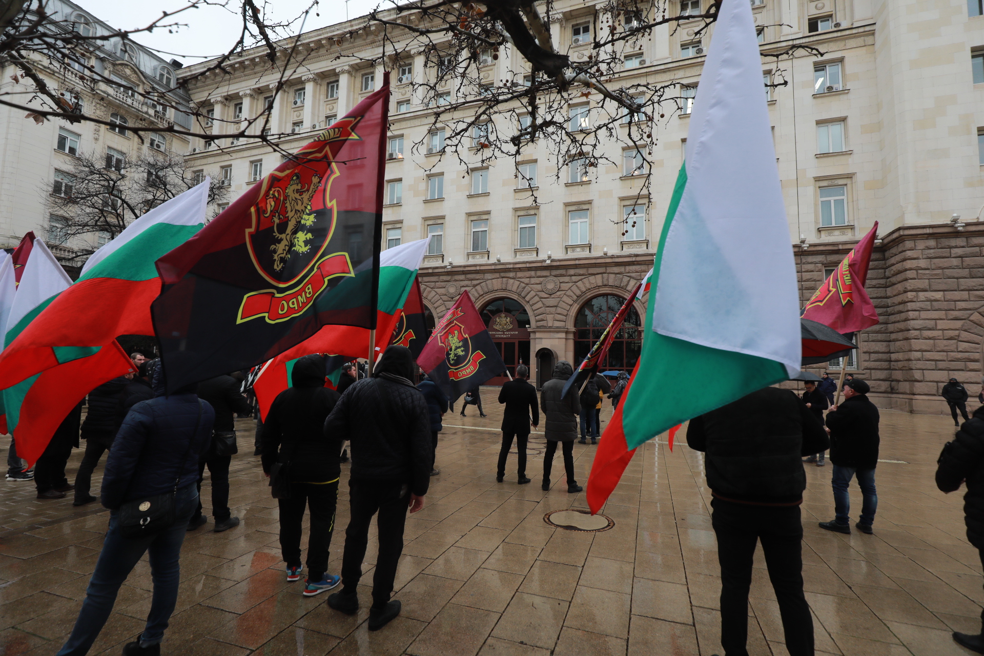 <p>ВМРО на протест пред президентството</p>