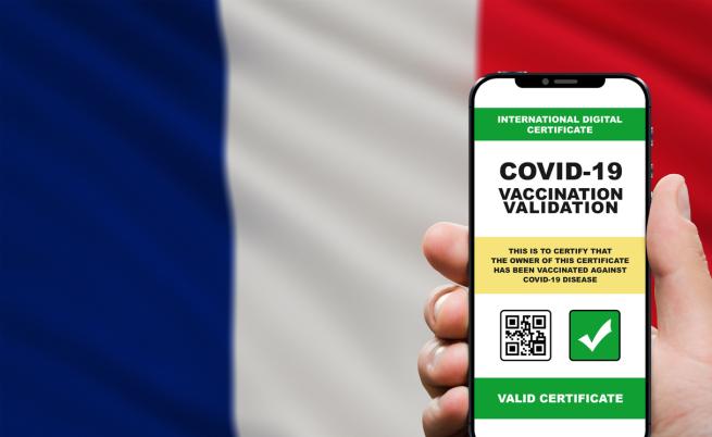 Френският Сенат одобри засилени ограничения за неваксинираните