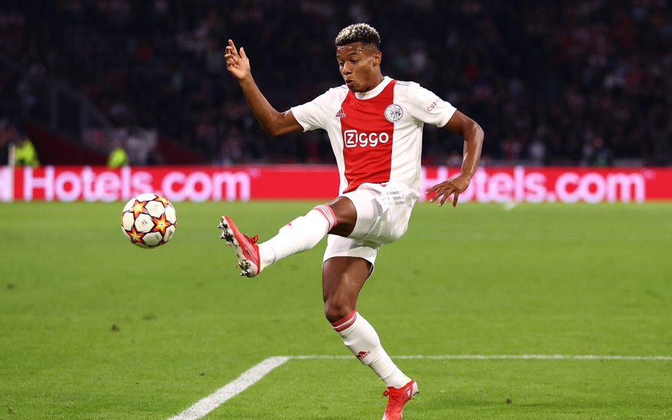 Нидерандският шампион Аякс потвърди, че Давид Нерес ще премине в