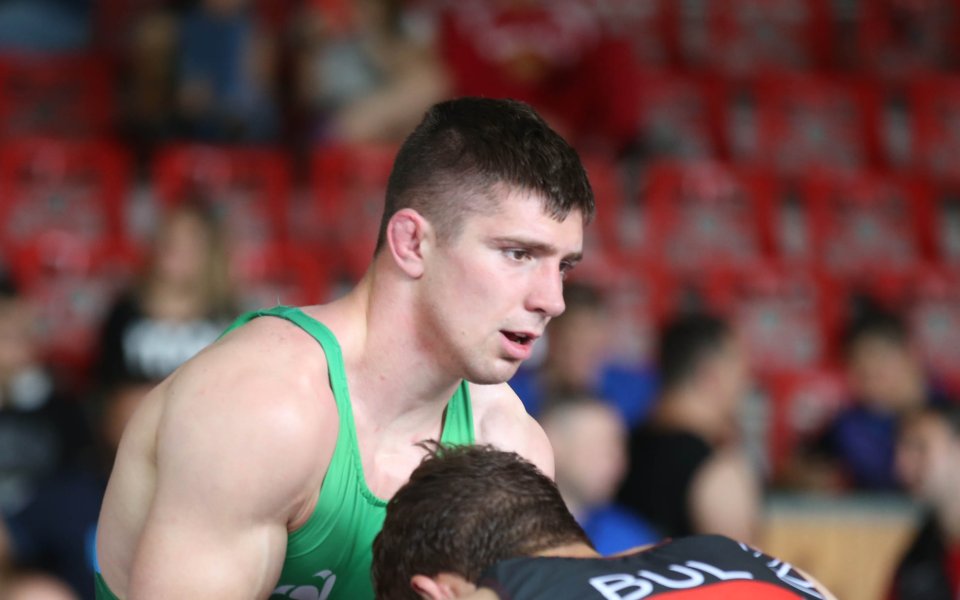 Casey edwards & victor borba – vacant surrender. Victor borda. Bury the light casey edwards victor borba. Casey edwards. Casey edwards & victor borba.