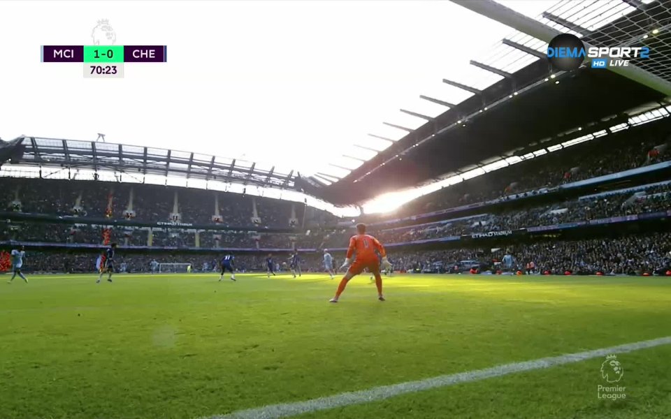 В 70-ата минута "гражданите" откриха резултата. Кевин Де Бройне елиминира