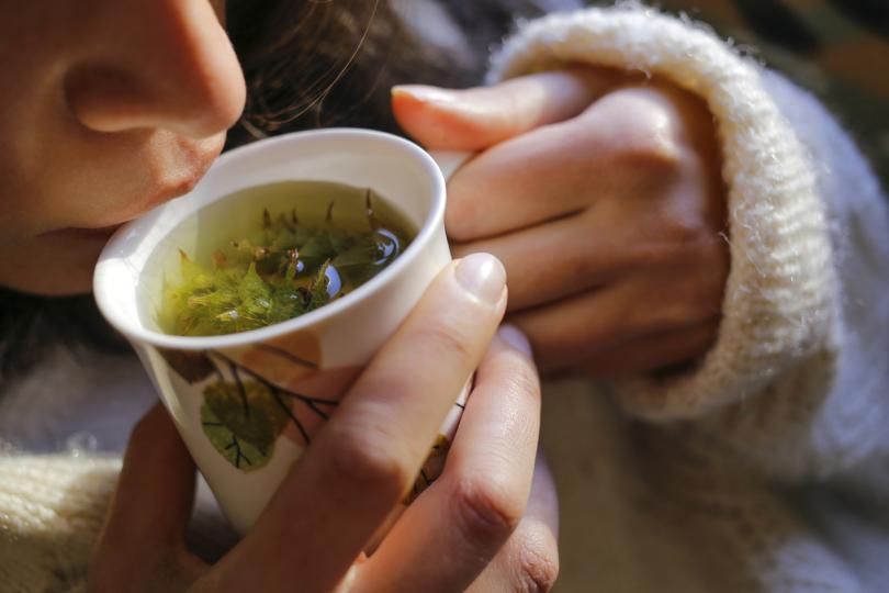 <p><strong>Салвия</strong></p>

<p>Градинският чай е богат на антиоксиданти, които помагат за подобряване на паметта и концентрацията. Флавоноидите в него предпазват мозъка от сериозни заболявания, както и предотвратяват депресия и тревожност.</p>