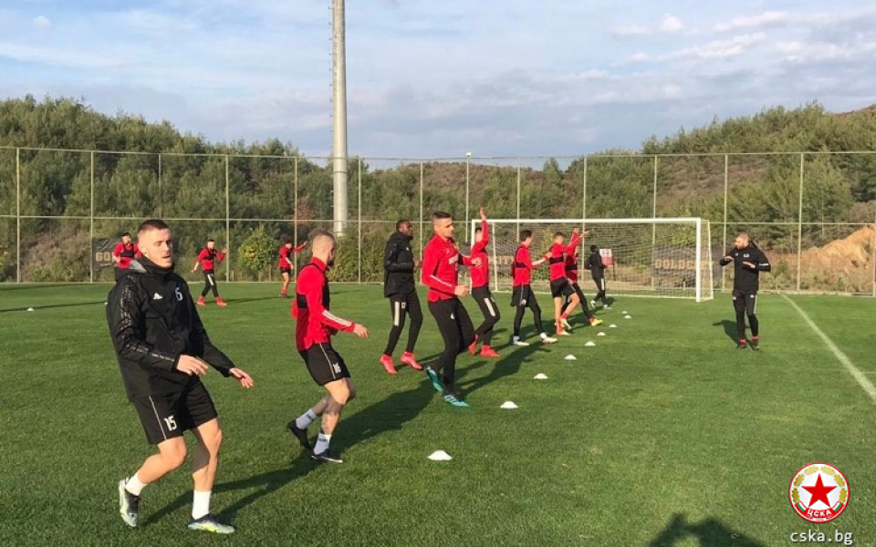 Българският ЦСКА продължи подготвителния си лагер в понеделник, след като