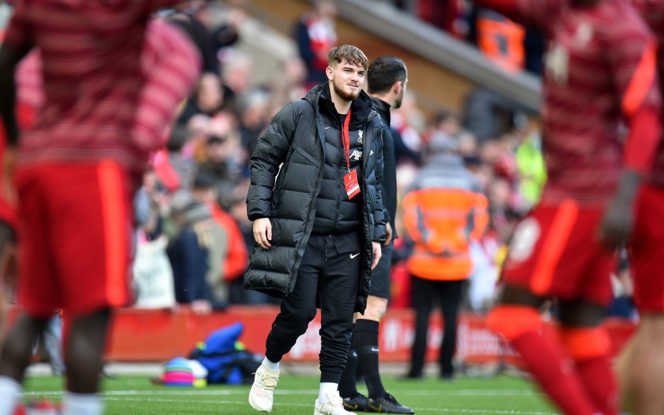 Младата звезда на Ливърпул Харви Елиът се завърна към тренировките