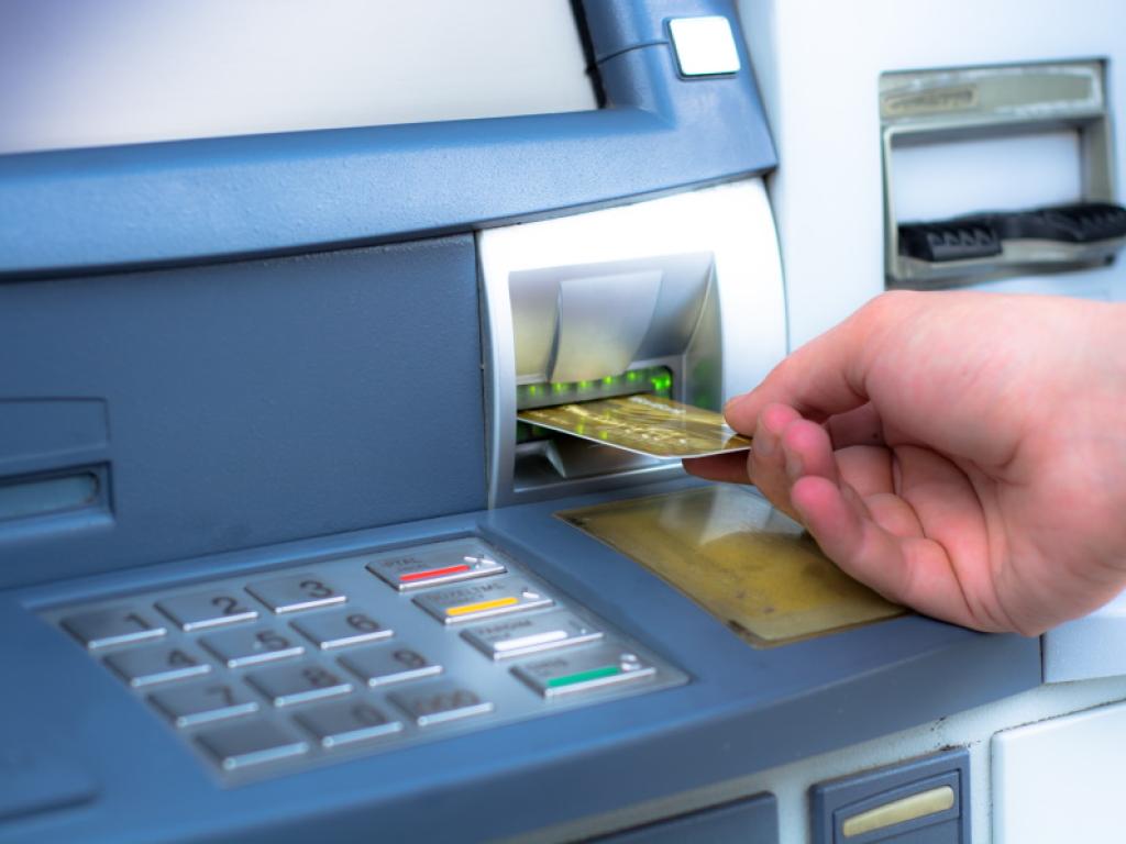 Повече тегления от банкомат да бъдат безплатни ако се ползва