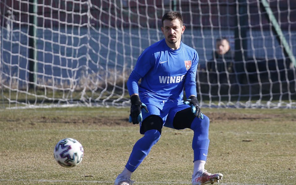 Вратарят Янко Георгиев ще продължи кариерата си в тима на