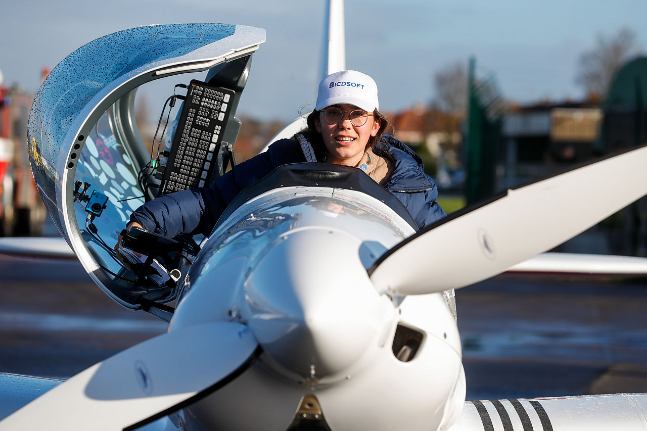 <p>Зара Ръдърфорд е най-младата жена, обиколила самостоятелно света със самолет</p>