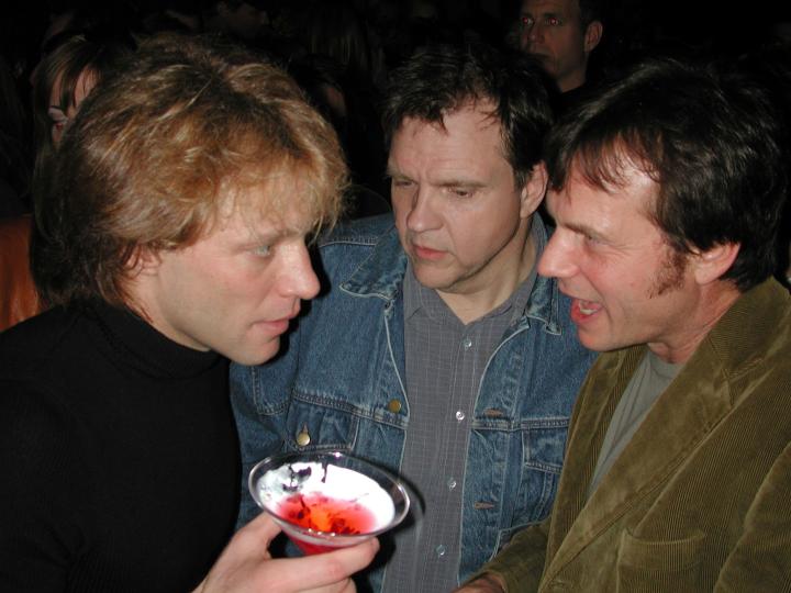<p>На парти след концерт на Bon Jovi, с Джон Бон Джоуви и вече покойния актьор Бил Пакстън, 2000 г.</p>
