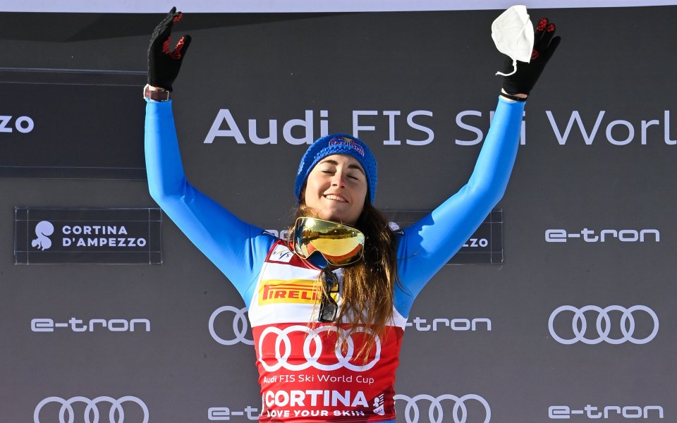София Годжа ликува с победата в спускането в Кортина д‘Ампецо