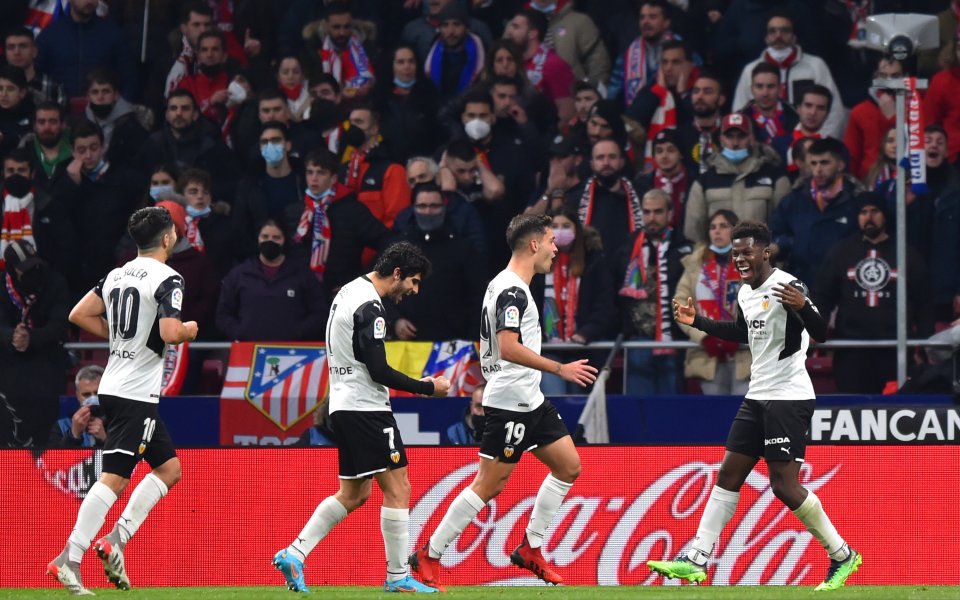 Валенсия постигна трудна победа с 2:1 над Кадис в среща