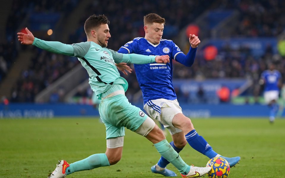 Резервата Дани Уелбек вкара късен изравнителен гол, за да донесе