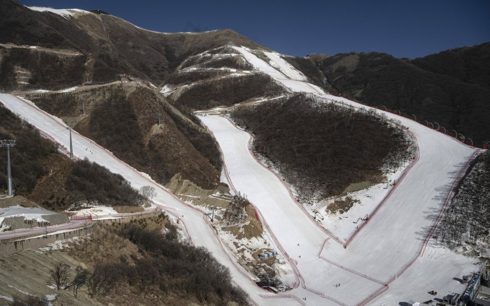 Олимпийското село Янцин е разположено на близо 75 км северозападно