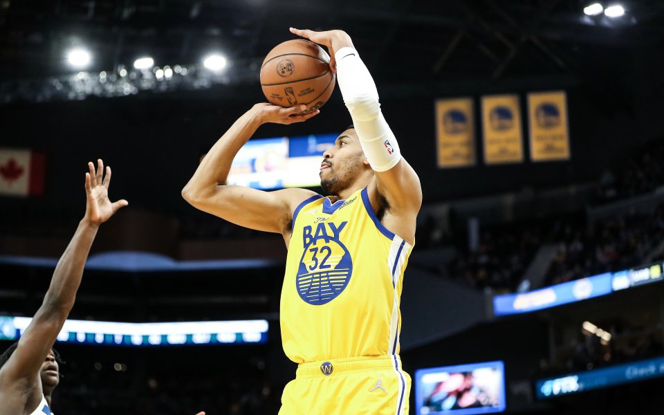 Отборът на Голдън Стейт Уориръс спечели първия си двубой след