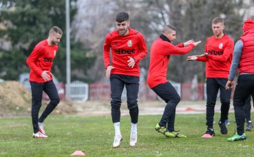 Беласица започна подготовка с 24 футболисти като сред тях имаше