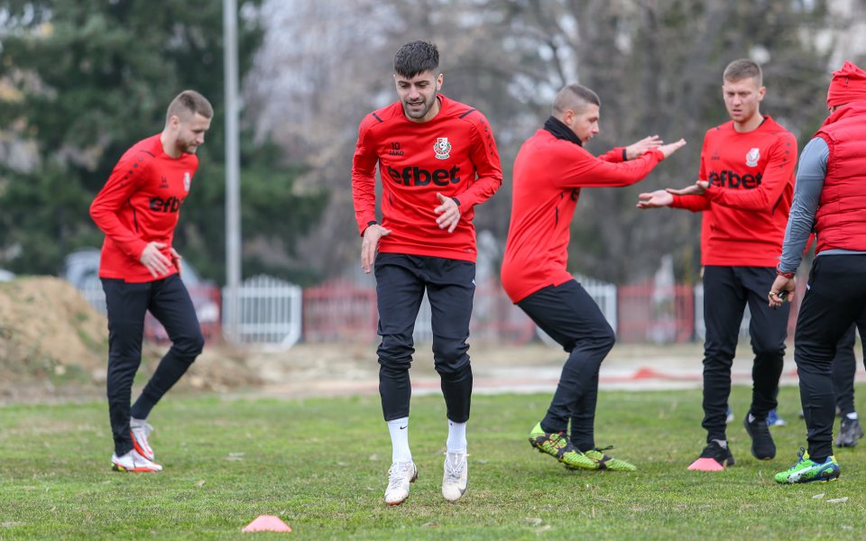 Беласица започна подготовка с 24 футболисти, като сред тях имаше