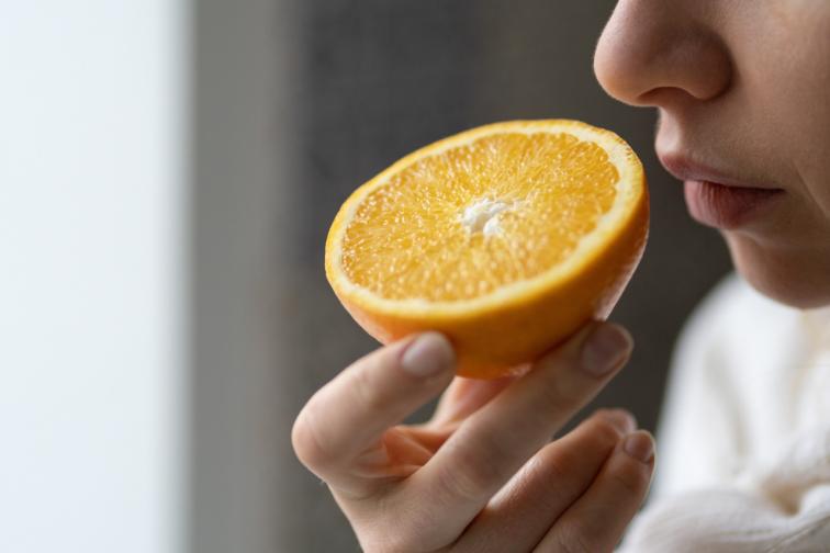 обоняниие загуба мирис жена портокал
