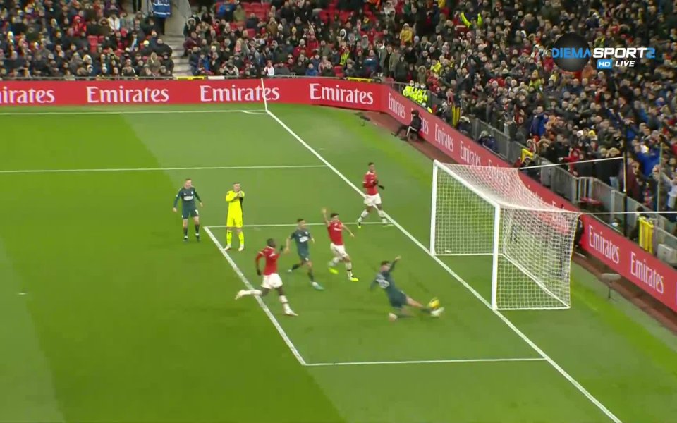 "Червените дяволи" бяха наказани за пропуските си в 65-ата минута.