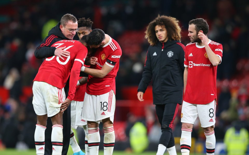 Манчестър Юнайтед е аут от ФА Къп, след като преклони