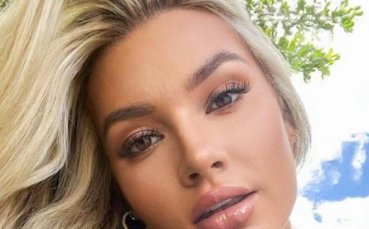 Палавата Алекса рядко слага дрехи