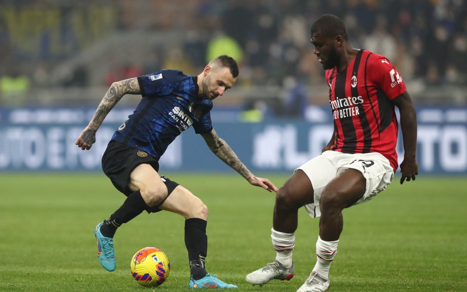 Отборите на Интер и Милан играят при резултат 1:0 в