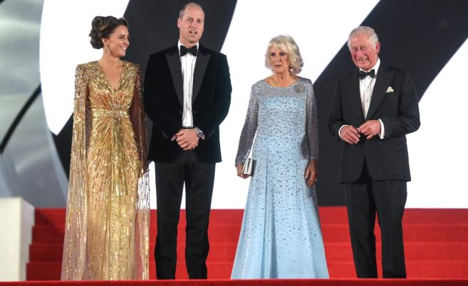  Херцозите на Кеймбридж Катрин и Уилям, херцогинята на Корнуол Камила и принцът на Уелс Чарлз 