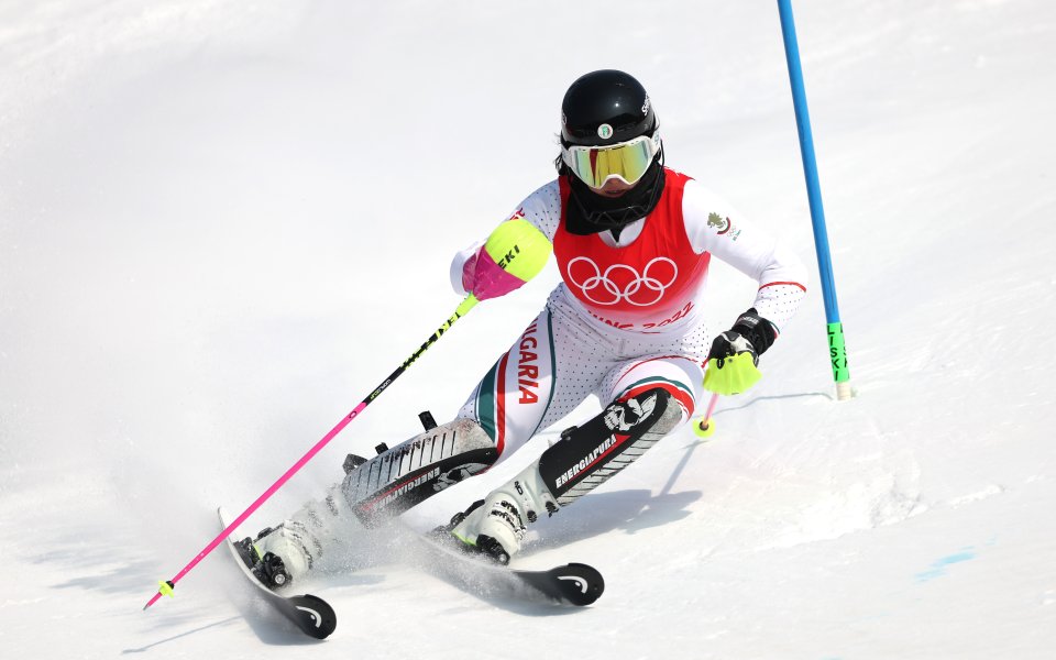 Единствената ни представителка в състезанията по ски-алпийски дисциплини за жени