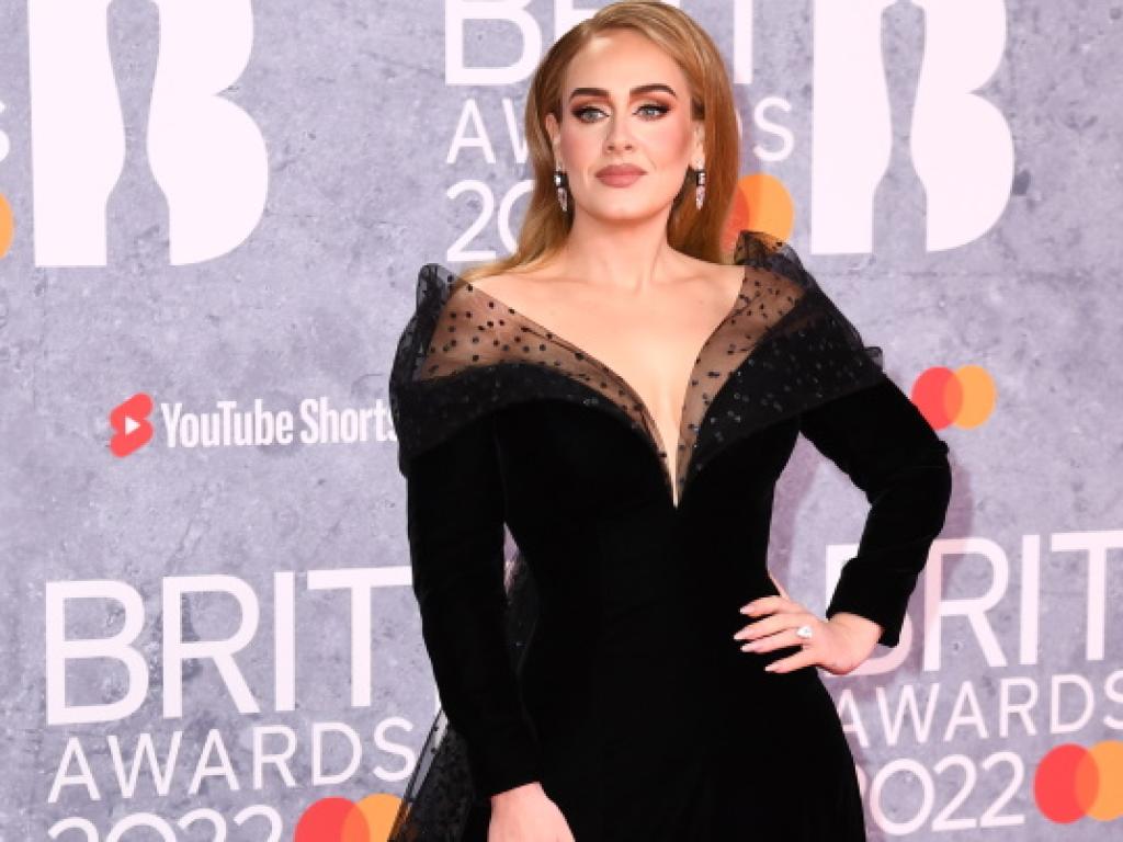 Адел потвърди че скоро ще се омъжи за своя възлюбен