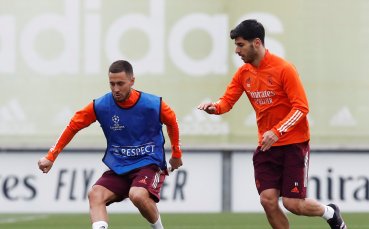 Марко Асенсио говори пред микрофоните на радиопредаването El Larguero по Cadena