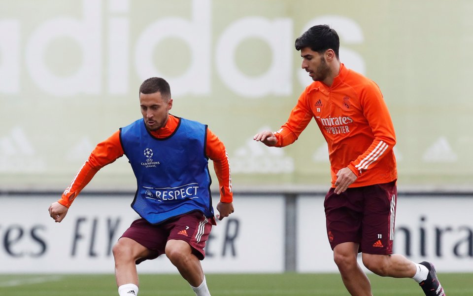 Марко Асенсио говори пред микрофоните на радиопредаването El Larguero по