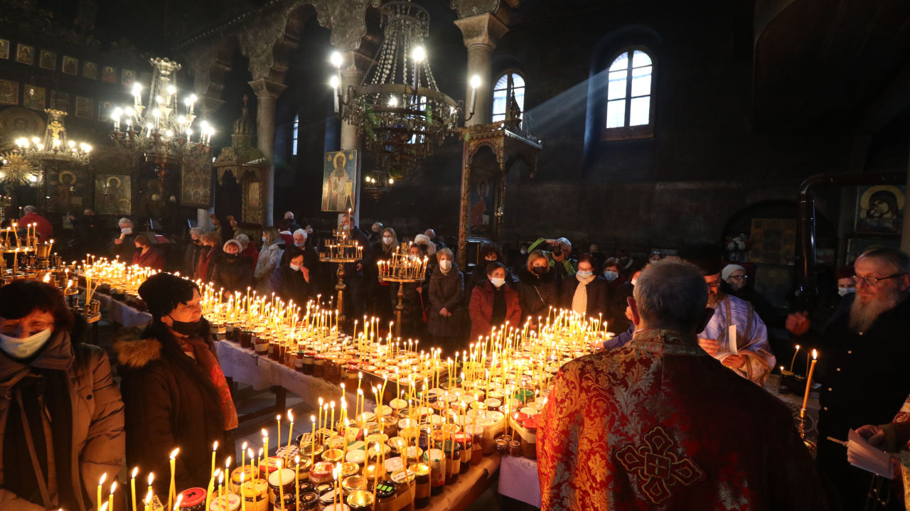 <p>На 10 февруари Българската православна църква почита паметта на Св. Харалампий Чудотворец</p>